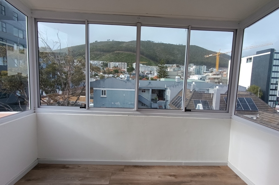 1 Bedroom Property for Sale in Sea Point Western Cape